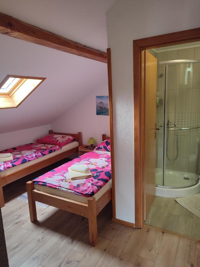 Guest House Josipovic Korenica Ngoại thất bức ảnh